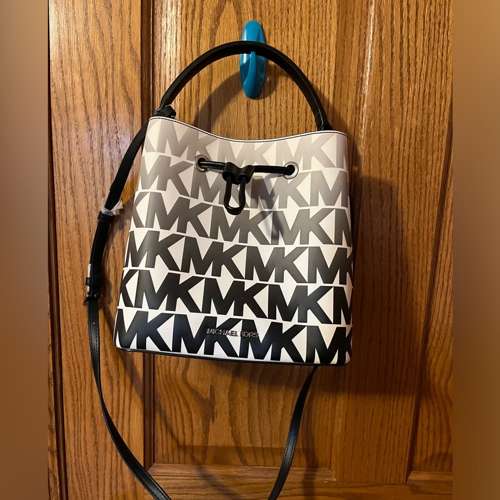 Michael Kors Suri medium bucket bag, brand new, with tags.